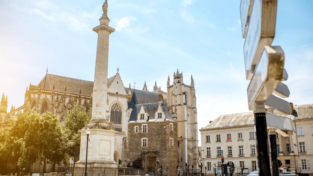 Marshal Foch square with Louis column