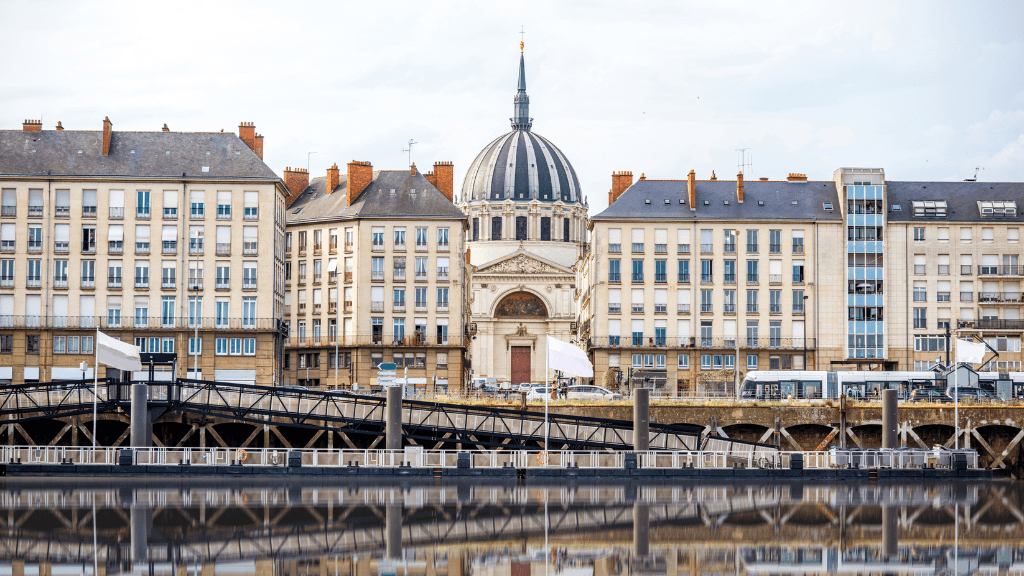 Notre-Dame de Bon-Port is a Roman Catholic basilica